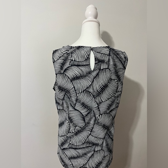 LOFT Factory Blouse. Perfect for work outfit. - Picture 3 of 4